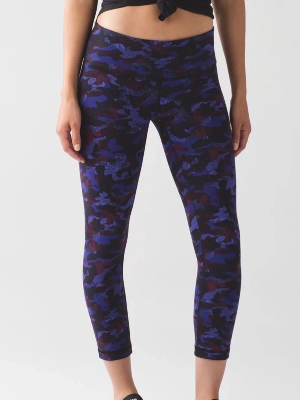 🍋Lululemon Wunder Under Crop III Size 10 Hounds Camo Blue Black Mid Rise 21”
